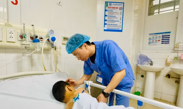 Thanh Hóa: Diễn biến mới nhất về sức khoẻ của hai trẻ hôn mê, nguy kịch sau khi ăn bim bim 