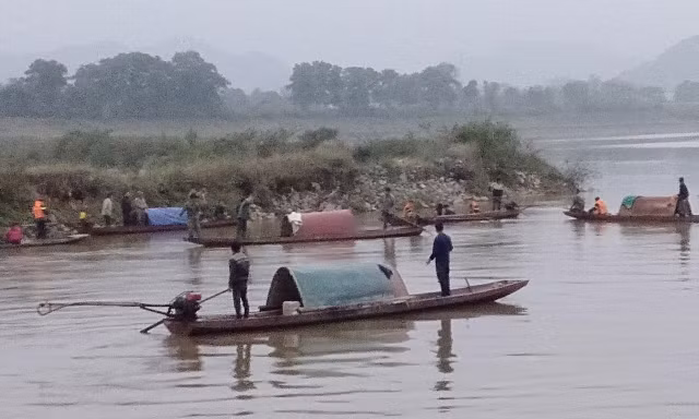 Hai vợ chồng đi đánh cá bị đuối nước thương tâm