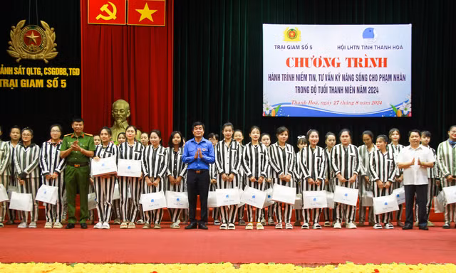Tư vấn kỹ năng sống cho phạm nhân độ tuổi thanh niên