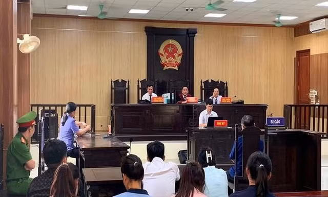 Cựu giám đốc trung tâm y tế lĩnh án vì tự tổ chức xét nghiệm trong đại dịch để tư lợi
