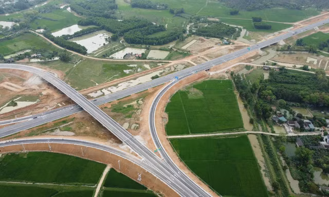 Nút giao trên cao tốc Bắc - Nam đoạn qua Thanh Hóa hoạt động trở lại