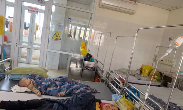 Vụ nhiều học sinh đau bụng nhập viện ở Thanh Hoá: Nhà trường báo cáo gì?