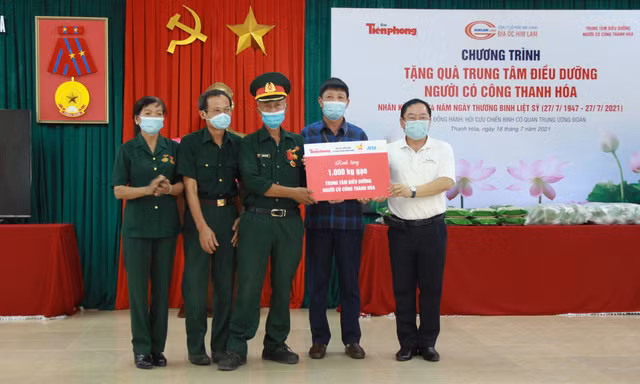 Thăm hỏi, tặng quà cho thương bệnh binh, người có công ở Thanh Hóa
