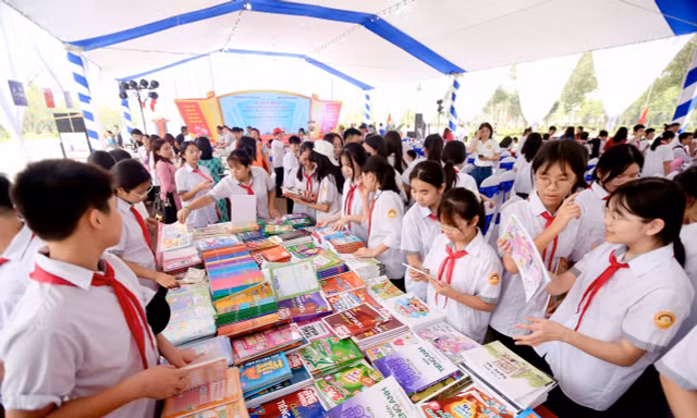 Hàng nghìn người tham dự Ngày sách và Văn hóa đọc Việt Nam 