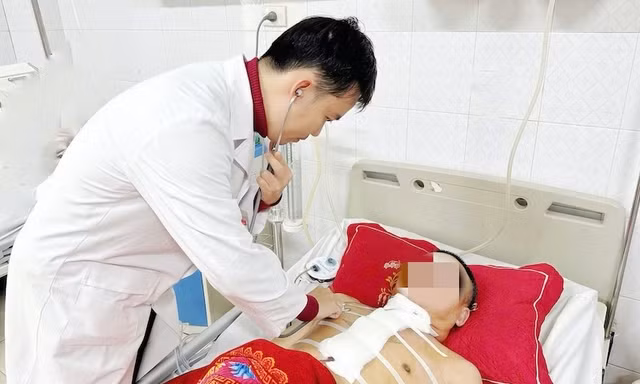 Thanh Hoá: Người đàn ông nguy kịch vì mảnh gỗ đâm thủng động mạch