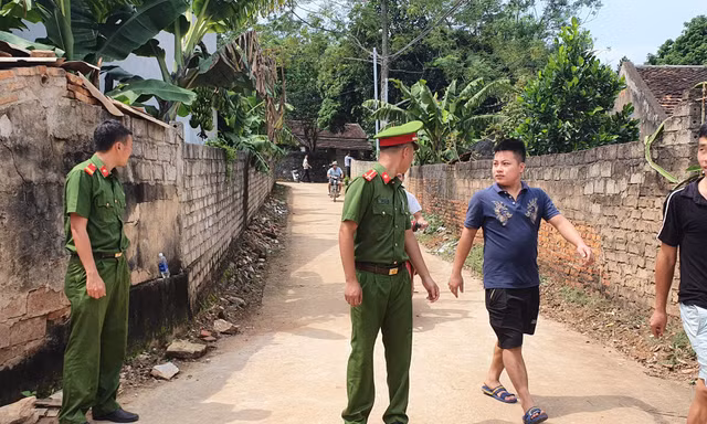Hai vợ chồng tử vong trước sân nhà, trên người nhiều thương tích