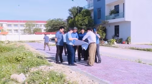 Cơ quan chức năng kiểm tra việc triển khai các dự án tại phường Nam Ngạn, TP Thanh Hóa. Ảnh minh hoạ