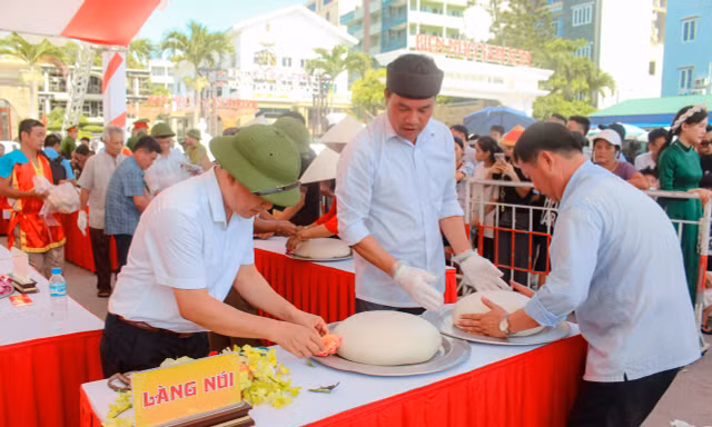 Độc đáo lễ hội bánh chưng, bánh giầy ở Sầm Sơn