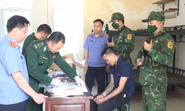 Khống chế đối tượng vận chuyển 12.000 viên ma tuý