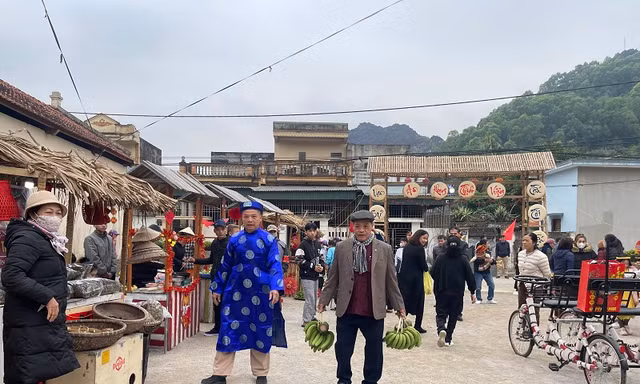 Chợ Tết xưa tại làng cổ nghìn năm tuổi ở xứ Thanh