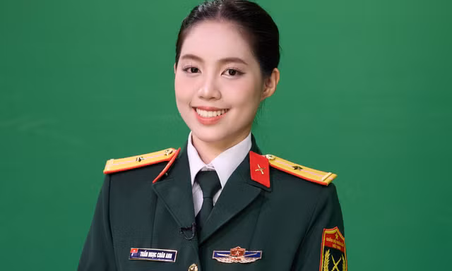 Châu Anh lần đầu mặc quân phục sau 6 tháng tập trung cho Hoa hậu Việt Nam