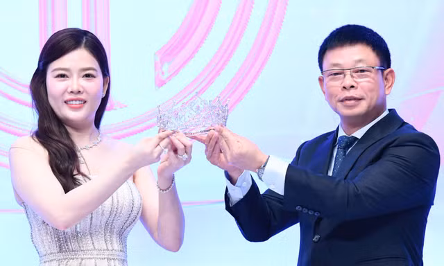 Vương miện Hoa hậu Việt Nam 2024 được thực hiện trong 3 tháng, tôn vinh nét đẹp truyền thống