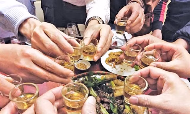Ca nhiễm tăng cao, Bắc Giang cấm cán bộ, công chức ăn uống đông người