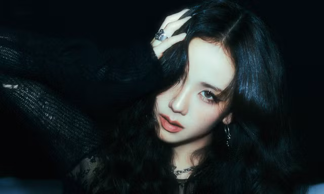 EP "AMORTAGE" - Jisoo: Khi đóa hoa mong manh năm nào đã sẵn sàng bứt phá