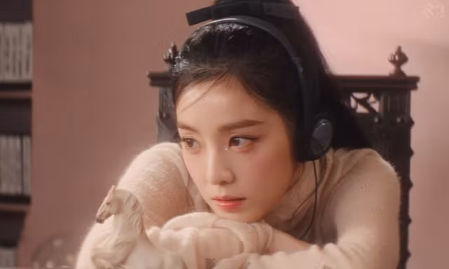 Irene Red Velvet đẹp tựa hoa nở, lập ngay kỉ lục với MV solo "Like A Flower" 