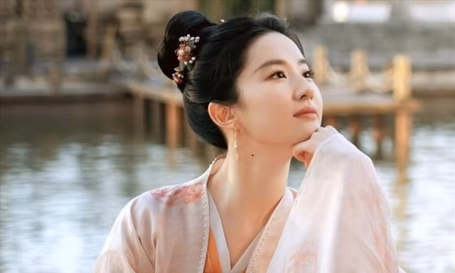 Lưu Diệc Phi đẹp hút hồn trong "Mộng Hoa Lục", nhan sắc rung động lòng người