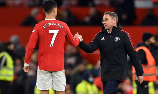 Ronaldo lên tiếng ủng hộ thầy giữa sóng gió bủa vây