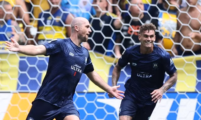 Thầy giáo kiếm được 1 năm tiền lương nhờ ghi bàn tại FIFA Club World Cup 