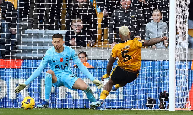 Tottenham thua ngược theo kịch bản không tưởng