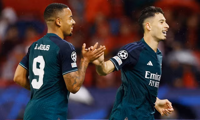 Thắng trên đất Tây Ban Nha, Arsenal chiếm ngôi đầu 
