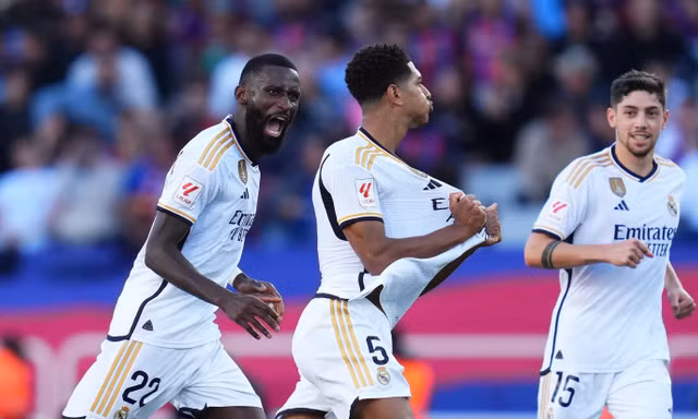 Bellingham lập cú đúp, Real ngược dòng hạ Barca 2-1