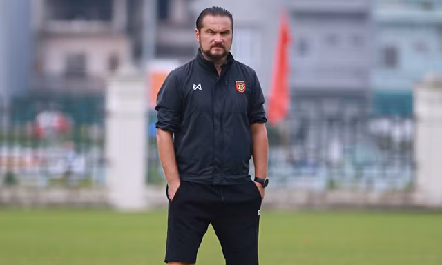 HLV của U23 Myanmar nổi nóng khi bị ‘hỏi xoáy’