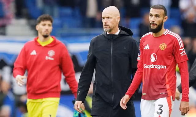 HLV Ten Hag chê trách các hậu vệ MU: '2 bàn thua quá dễ dàng'