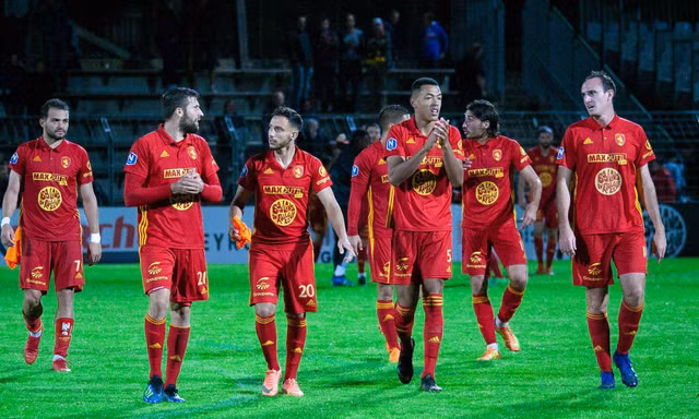 Máy bay bị cháy động cơ, đối thủ của Pau FC đối diện thời khắc sinh tử