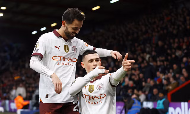 Man City nhọc nhằn vượt ải nhờ 'gà son' Foden