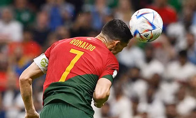 Ronaldo lộ vẻ khó chịu vì không được công nhận bàn thắng