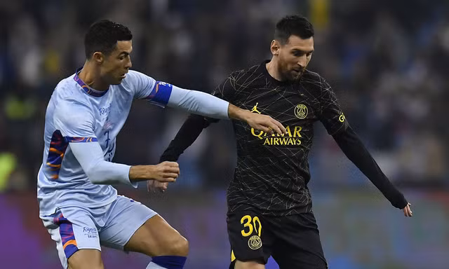 Chiếc áo Messi mặc hôm gặp Ronaldo được săn đón gắt gao