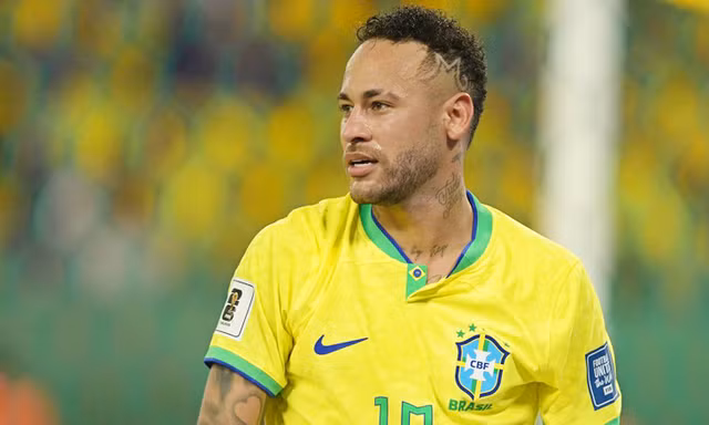 Vừa lên tuyển Brazil được vài ngày, Neymar lại bị gạch tên
