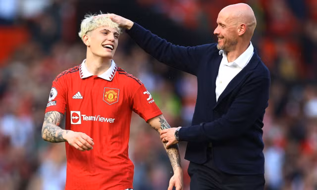 Ten Hag bình luận về siêu phẩm của MU: Đừng so sánh Garnacho với Ronaldo!