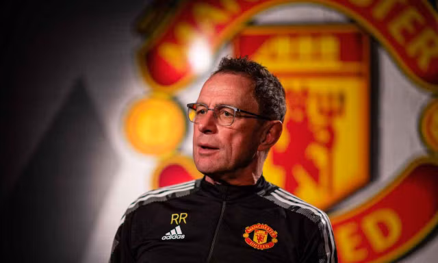 HLV của MU bất ngờ bỏ sang Barbados coi cricket