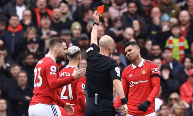Casemiro sẽ bị treo giò tới 4 trận