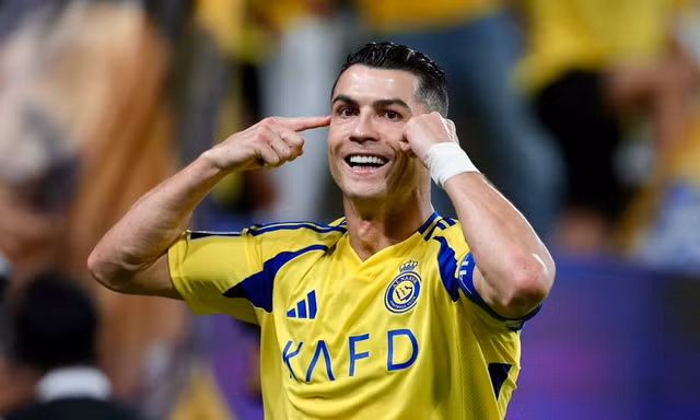 Ở tuổi 40, Ronaldo được mời gia hạn hợp đồng với những con số không tưởng