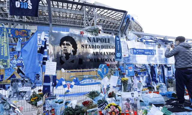 Người nhà phải bán sạch tài sản trả nợ cho Maradona