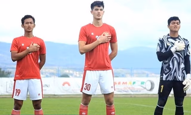 Trung vệ cao 2m gốc Anh của ĐT Indonesia lỡ AFF Cup