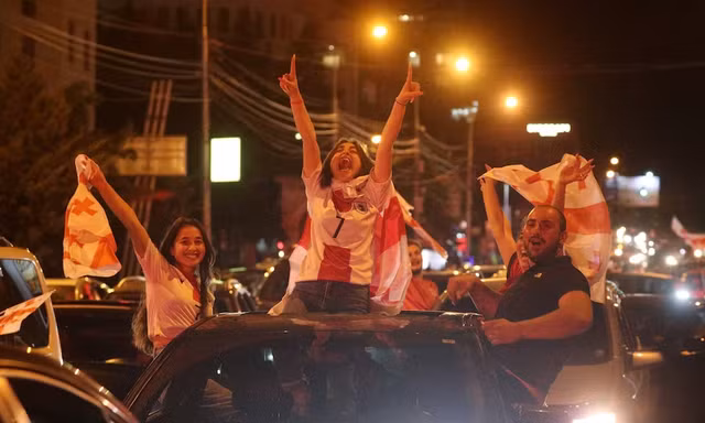 Hàng triệu người Georgia 'bão đêm' sau trận thắng Bồ Đào Nha