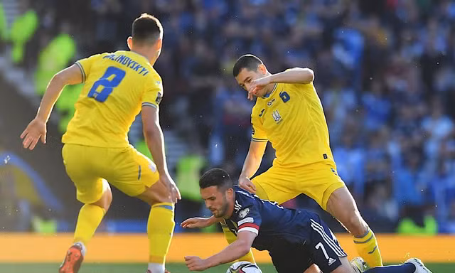 Ukraine tiến gần World Cup nhờ chiến thắng thuyết phục