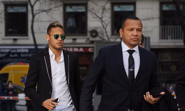 Đối diện nguy cơ tù tội, Neymar đổ hết lên đầu cha