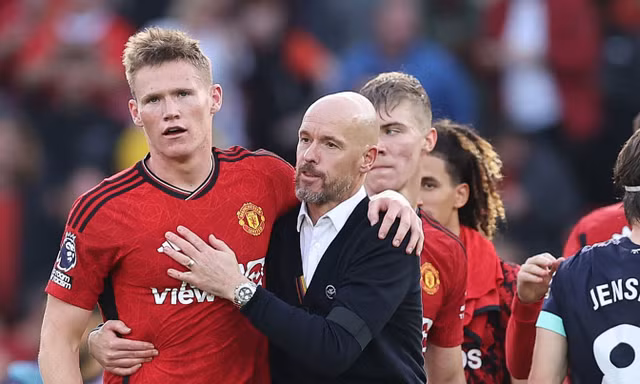 MU thắng phút cuối, HLV Ten Hag thừa nhận ăn may