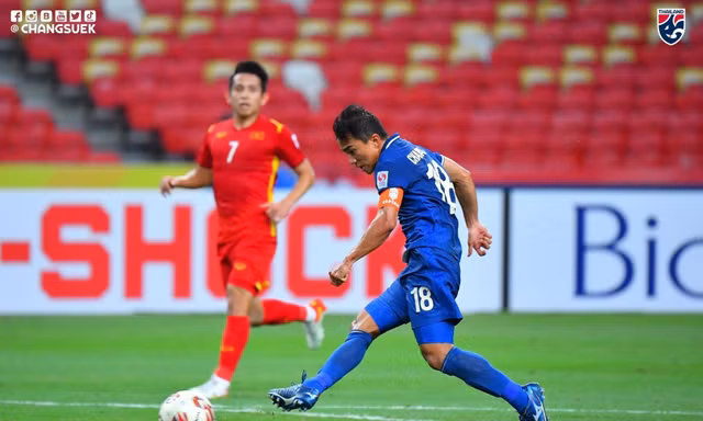 Thắng đội tuyển Việt Nam 2-0, HLV của Thái Lan vẫn bị tiền bối chê