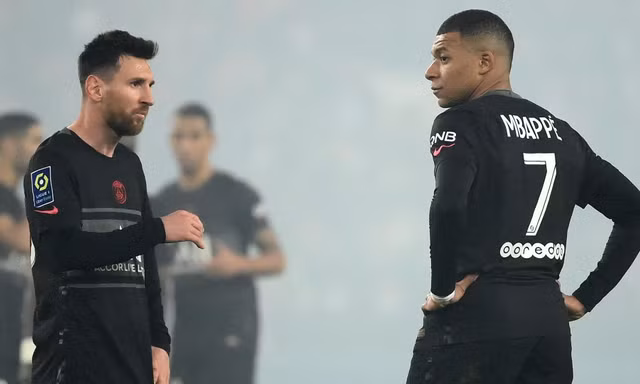 'Lười' ra sân, Messi hứng chịu chỉ trích từ các fan PSG