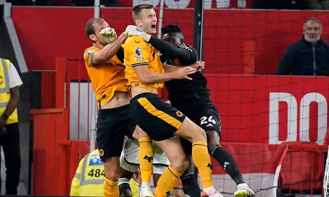 Trọng tài thừa nhận Wolves bị tước penalty trong trận thua MU 0-1