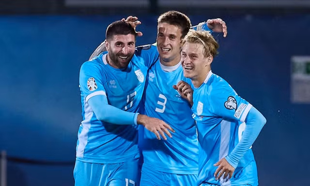 Kỳ tích ở Nations League: Đội tuyển của shipper, thợ cơ khí giành vé lên hạng