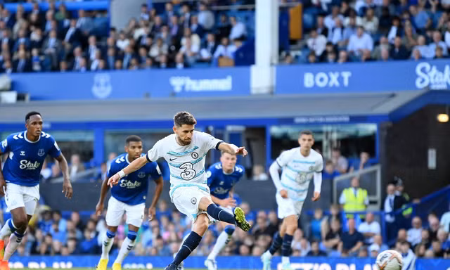 Chelsea thắng xấu xí, Tuchel còn nhiều nỗi lo