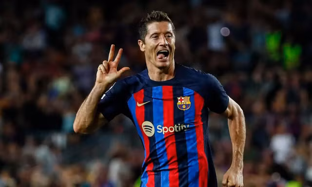 Lewandowski giúp Barca cân bằng kỳ tích của PSG