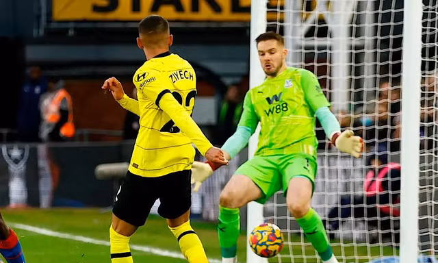 Chật vật hạ đàn em, Chelsea rút ngắn cách biệt với ngôi đầu