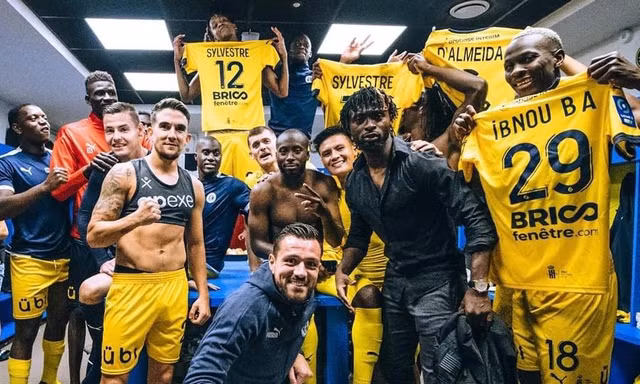 Pau FC là đội bóng ‘hợp chủng quốc’ nhất Ligue 2 